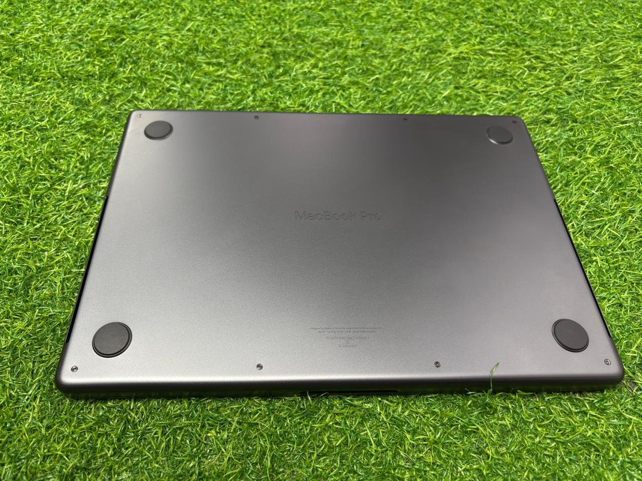 Apple MacBook Pro 2024 14 inch Liquid Retina XDR display