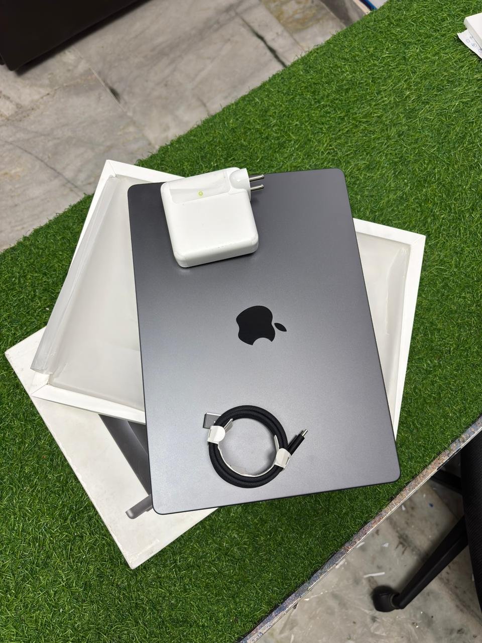 Apple MacBook Pro 16GB RAM 512GB SSD premium laptop