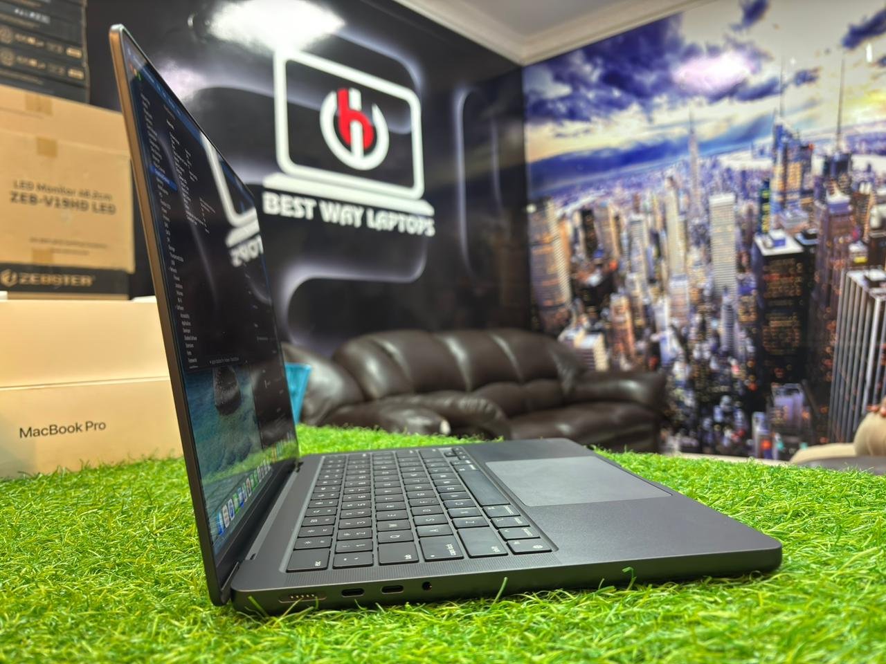 Apple MacBook Pro 2024 like new condition laptop