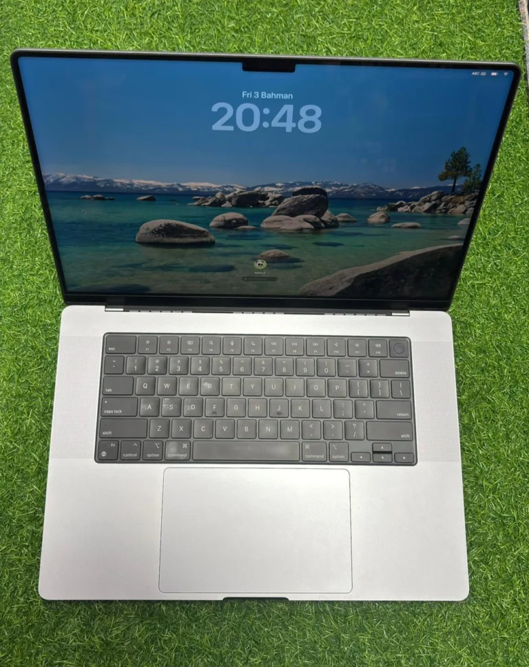 Apple MacBook Pro M1 Max 2021 premium laptop design