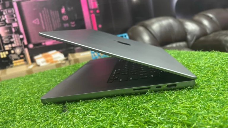 Apple MacBook Pro A2485 1TB SSD high performance laptop