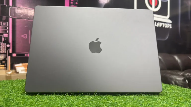 Apple MacBook Pro M1 Max professional laptop 32GB RAM